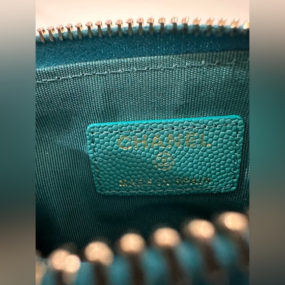 Chanel 28 Small Turquoise Blue Green Quilted Caviar Mademoiselle Cosmetic Case - Picture 5 of 8